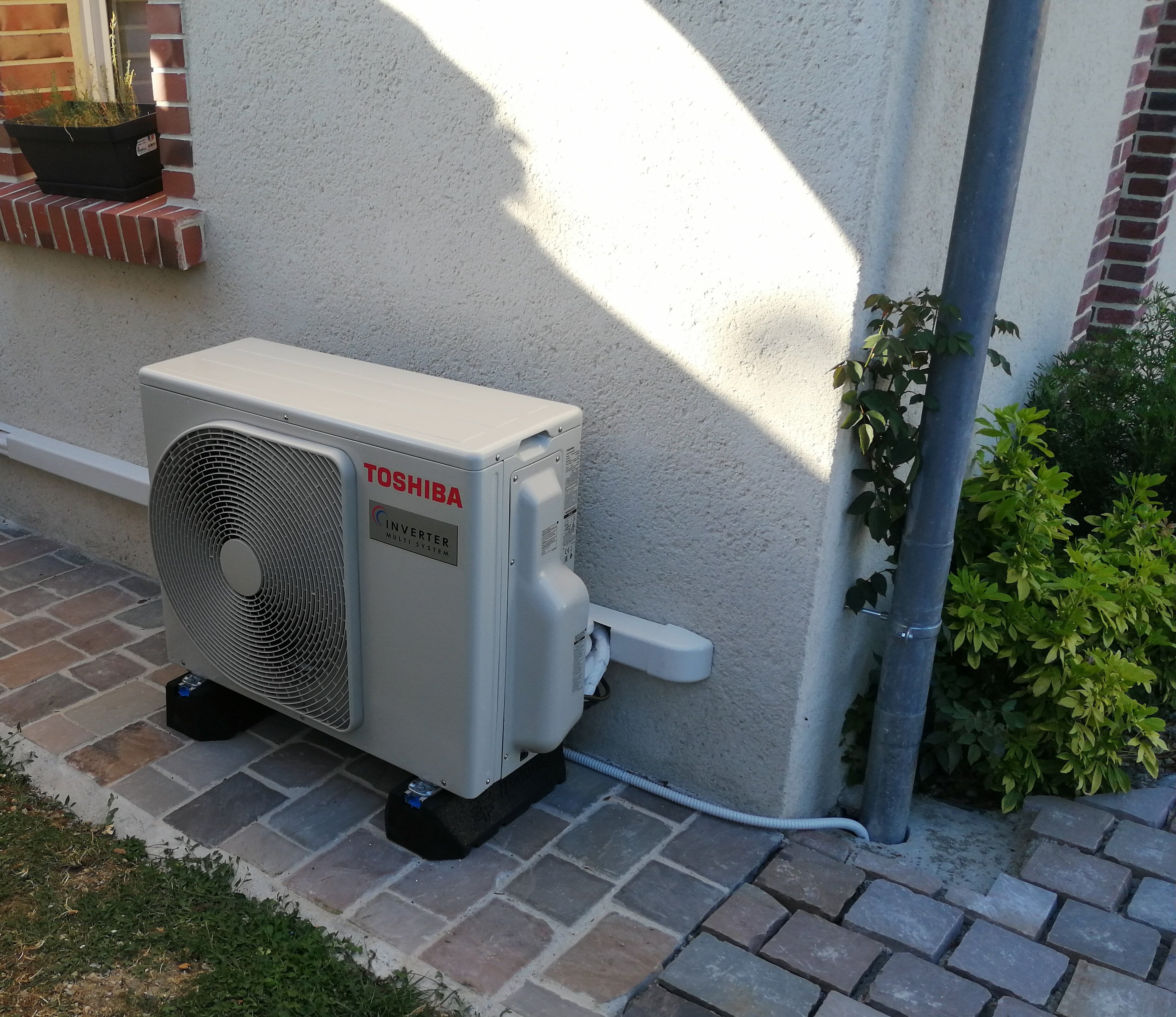 unité extérieure sans cache clim